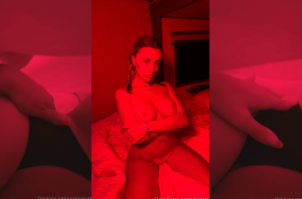 Corinna Kopf Pussy Rubbing - Streaming HD